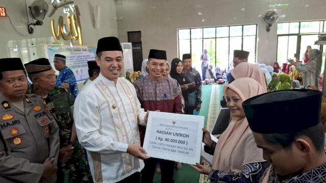 Bupati Pangkep Yusran Serahkan Dana Hibah Majelis Taklim dan Hadiah Umrah Juara MTQ.