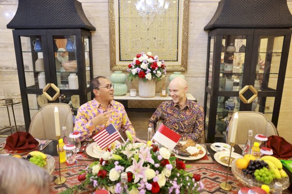 Wali Kota Makassar Dinner Bareng Konsulat Jenderal AS Christopher Green