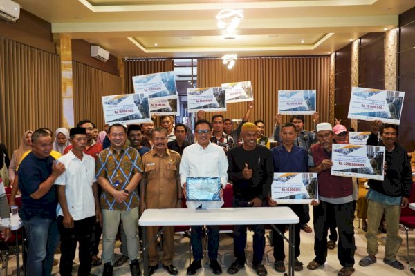 Program Asuransi Peternakan di Bantaeng, Ilham Azikin terima Penghargaan dari Jasindo