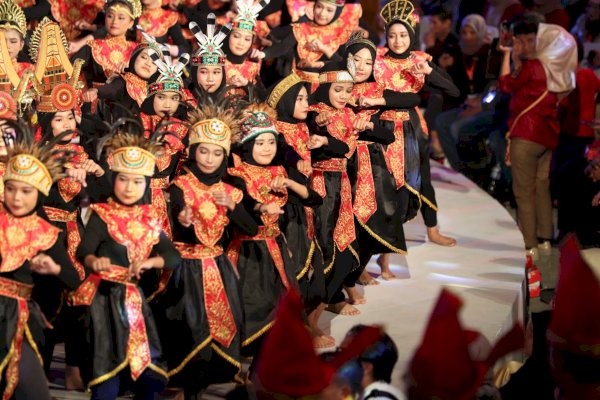 Tari Nusantara 400 Siswa Se-SMP Makassar