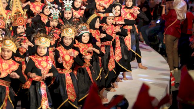 Tari Nusantara 400 Siswa Se-SMP Makassar.