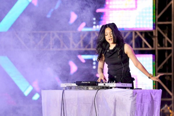 Dj Asal Makassar Maya Yulanda Tutup Kemeriahan Panggung Utama F8 Makassar di Malam Kedua