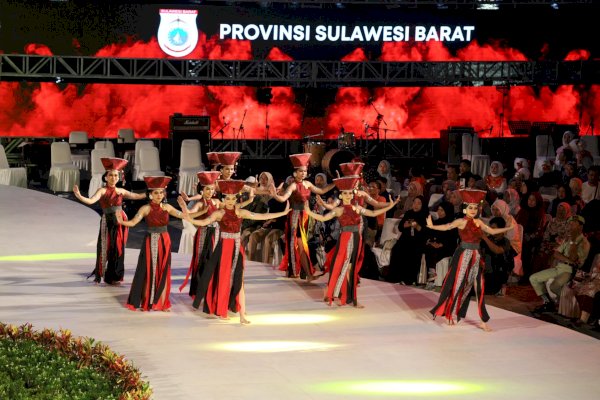 Provinsi Sulbar Persembahkan Tari Ma’bundu di Penutupan Festival F8 Makassar