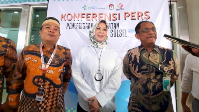 Bakal Calon Wakil Gubernur Sulsel, Fatmawati Rusdi (tengah) Saat Ikut Tes Kesehatan.