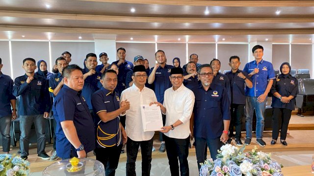 Pasangan Bakal Calon Bupati dan Wakil Bupati Soppeng Suwardi Haseng-Selle KS Dalle Menerima Rekomendasi dari Partai NasDem.