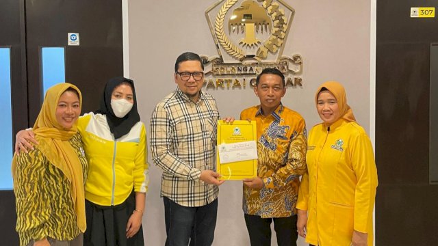 Bakal Calon Bupati dan wakil Bupati Sidrap, Syaharuddin Alrif-Nur Kanaah Terima Rekomendasi Usungan Partai Golkar.