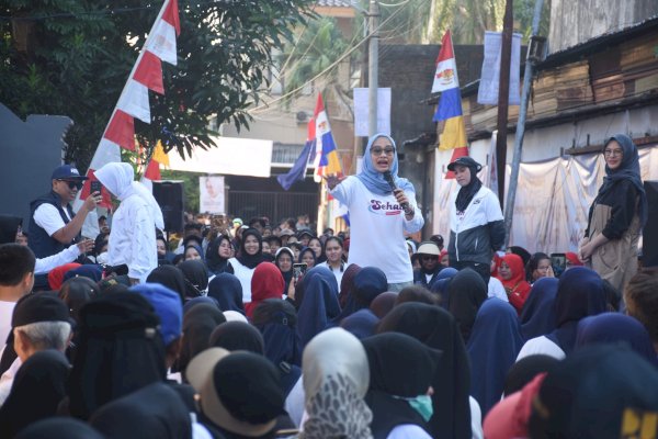 Kompak Pakai Baju Putih, Ratusan Warga Maricaya Antusias Senam Sehati Bareng Rezki Lutfi