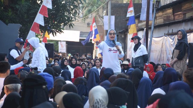 Balon Wawali Kota Makassar, Rezki Mulfiati Lutfi Senam Sehati Bersama Warga Maricaya.