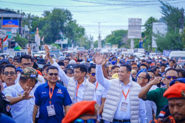 Ribuan Masyarakat Pangkep Antar Muhammad Yusran Lalogau – Abdul Rahman Assegaf Daftar ke KPU