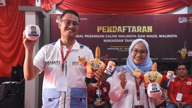 Pasangan Sehati Daftar di KPU Makassar