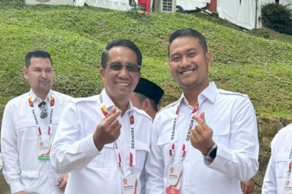 Jadi Trend Baru di Politik, Andi Seto Pamerkan Salam Sehati di Rapimnas Partai Gerindra