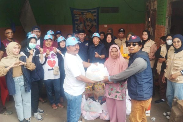 Gerak Cepat, Tim Pemenangan Sehati Turun Bantu Korban Kebakaran di Tamangapa Manggala