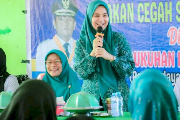 Beri Edukasi Pola Hidup Sehat, Dokter Ulfah Kukuhkan Duta Parenting SMPN 22 dan SMPN 18 Barru