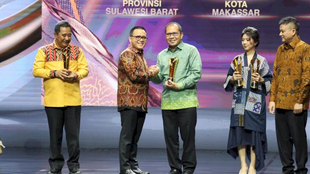 Danny Pomanto Raih Penghargaan Pemimpin Daerah Award 2024.