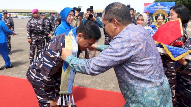 Danny Pomanto Sambut Kedatangan KSAL di Makassar.