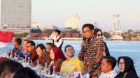 Kuliner Sambil Sailing Naik Phinisi, Peserta KIM Fest 2024 Nikmati Senja di Laut Losari