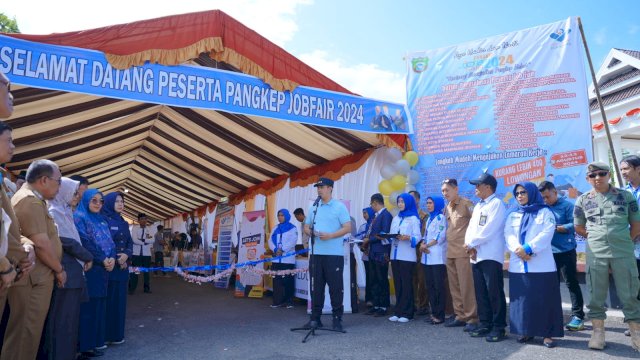 Bupati Pangkep Muhammad Yusran Lalogau.