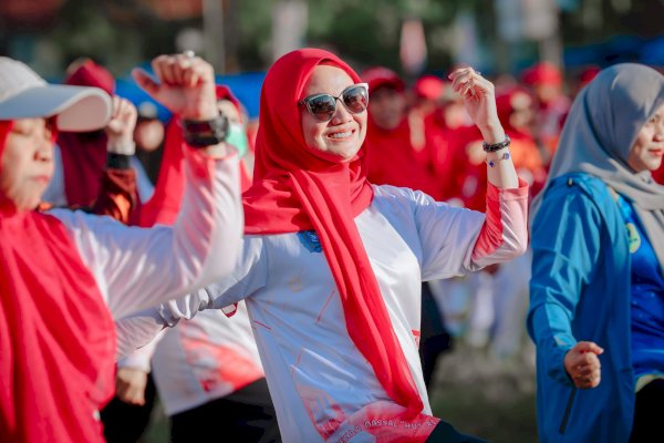 Dokter Ulfah Ikuti Senam Massal di Lapangan Andi Majjajareng, Ajak Masyarakat Terapkan Pola Hidup Sehat