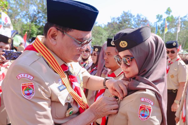 Bupati Barru Suardi Saleh-Ketua TP PKK Dokter Ulfah Hadiri Peringatan Hari Pramuka ke-63: Jayalah Pramuka, Jayalah Indonesiaku!