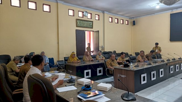 Bapemperda DPRD Pangkep Gelar Rapat Kajian Ranperda APBD Perubahan 2024 dan RPJPD 2025-2045.