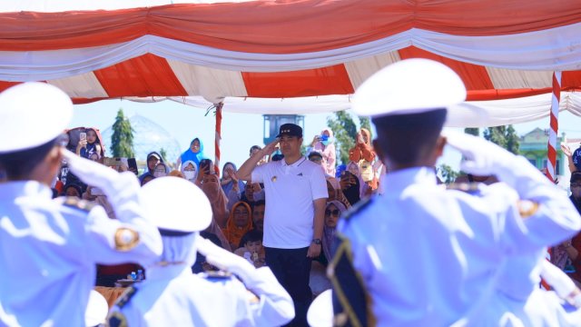 Bupati Pangkep Yusran Apresiasi Peserta Gerak Jalan Indah.