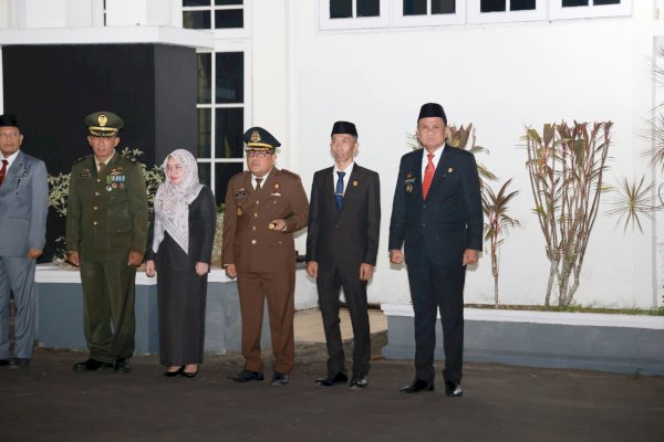 Bupati Barru Suardi Saleh Hadiri Upacara Taptu dan Pawai Obor