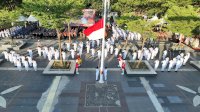 Prosesi Penurunan Bendera Merah Putih Berlangsung Khidmat, Pj Sekda Kota Makassar, Firman Pagarra Apresiasi Pasukan Paskibraka