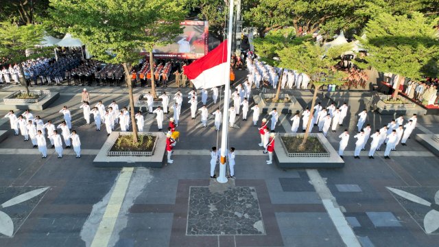 Prosesi Penurunan Bendera Merah Putih Berlangsung Khidmat.