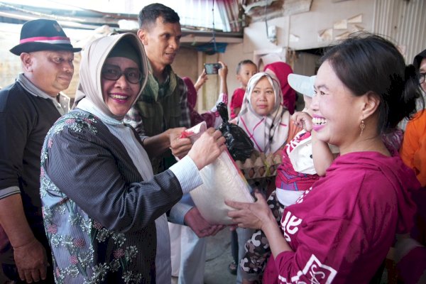 Peringati HUT Ke-79 RI, Indira Yusuf Ismail Silaturahmi dan Beri Bantuan di Kelurahan Malimongan Baru