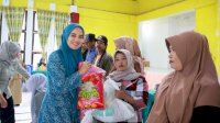 Plt TP PKK Barru Dokter Ulfah Distribusikan Bahan Pokok Murah: Bukti Nyata Pemkab Peduli ke Masyarakat!