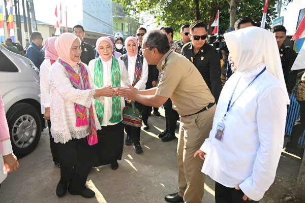 Danny Pomanto Dampingi Iriana Jokowi Tinjau Pelayanan Kesehatan di Posyandu Asoka VIIA Makassar