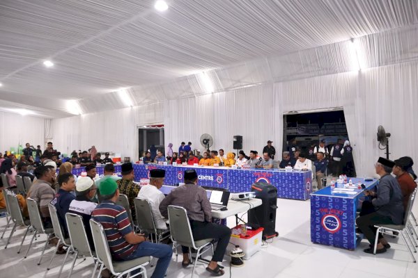 Tasming Hamid-Hermanto Gelar Rapat Konsolidasi Tim dan Persiapan Pendaftaran di KPUD Parepare