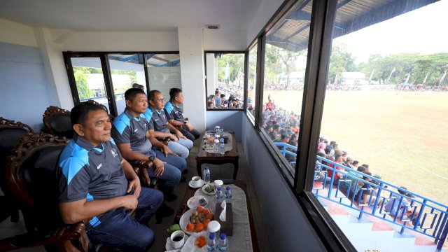 Danny Pomanto Nikmati Pertandingan PS Bhayangkara Panah Lawan PS Galesong.