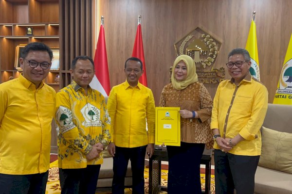 Golkar Serahkan B1-KWK Untuk Andi Sudirman Sulaiman dan Fatmawati Rusdi di Pilgub Sulsel