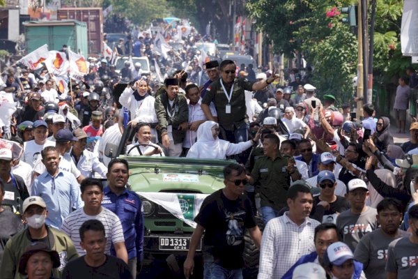 Tumpah Ruah, Ribun Massa Teriakkan &#8220;Oppoki&#8221; di Deklarasi Pasangan IAKan