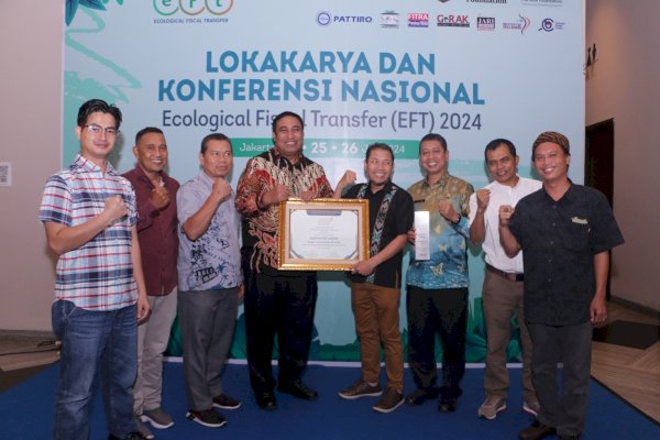 Bupati Maros Chaidir Syam Terima Penghargaan Nasional, Terbaik Penerapan Transfer Fiskal Berbasis Ekologi