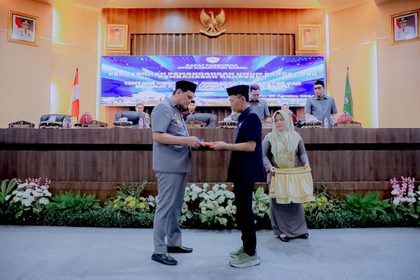 Bupati Barru Serahkan Ranperda Perubahan APBD 2024 ke DPRD Barru