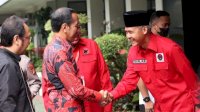 Tak Lagi Sejalan, Ganjar Minta PDIP Pecat Jokowi