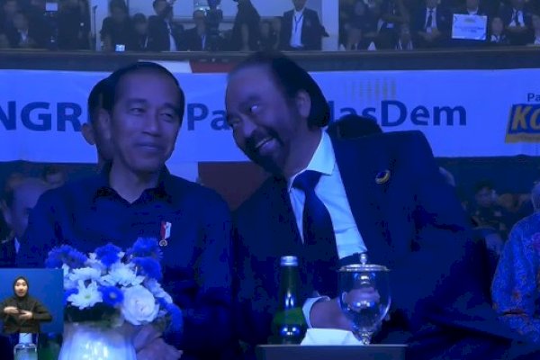 Surya Paloh Bikin Pantun Khusus untuk Jokowi: Budi yang Baik Dikenang Jua