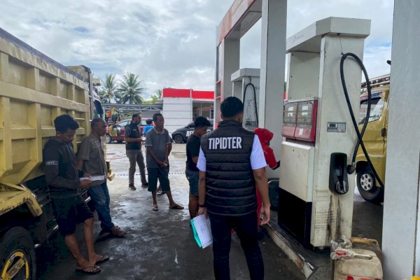 Pastikan Tidak Ada Kecurangan di SPBU, Satreskrim Polres Barru Lakukan Pengawasan