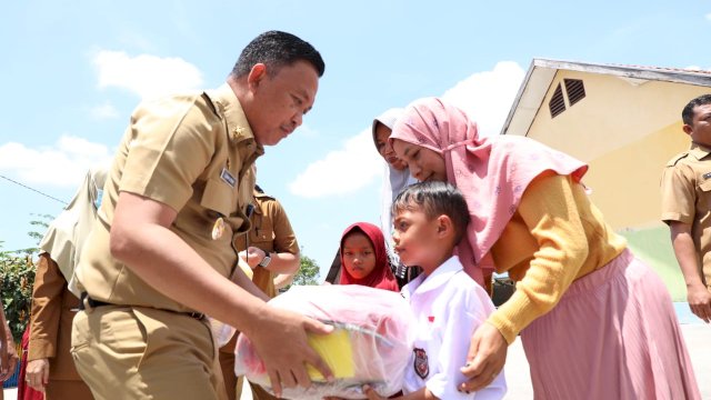 Program Seragam Gratis Direplikasi Pemprov, Tokoh Pendidikan: Bukti Jika Ilham Azikin Bupati yang Visioner