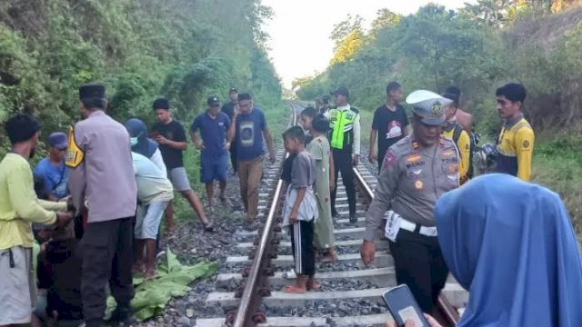 Naas, Seorang Kakek 75 Tahun Tewas Tertabrak Kereta Api Trans-sulawesi di Barru