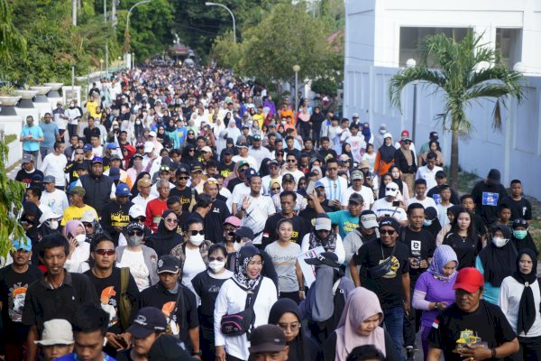 Puluhan Ribu Warga Takalar Padati Lapangan Makkattang, Ikuti Anti Mager Bareng Andalan &#8211; Hati