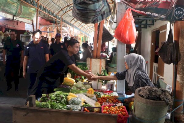 Tasming Hamid &#8211; Hermanto Disambut Antusias Pedagang saat Kunjungan ke Pasar Labukkang