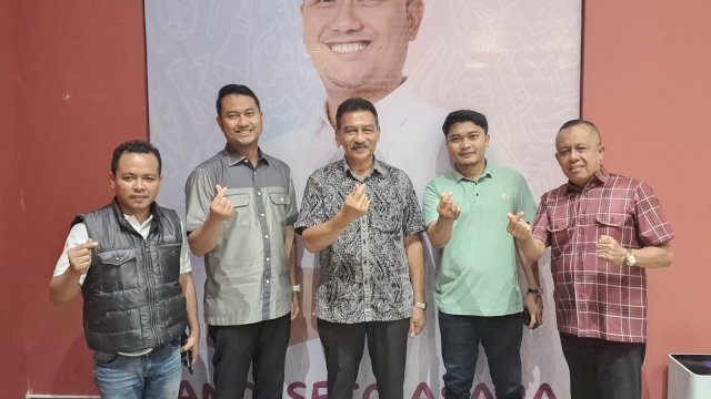 Mantan Ketua KPU Sulsel, Mappinawang Bersama Andi Seto Asapa