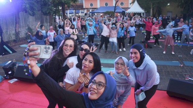 Puluhan Perempuan Ikut Pound Fit Bareng Rezki Litfi dan Andi Nurhilda