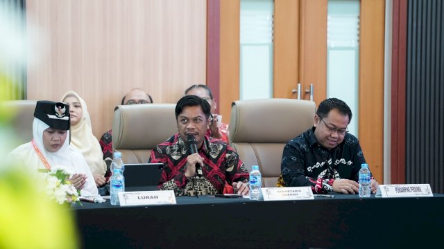 Pj Sekda Kota Makassar, Firman Hamid Pagarra (tengah)