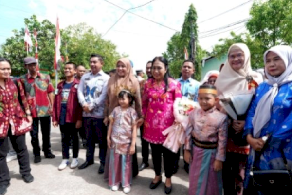 Menteri PPA Didampingi Ninuk Zudan Tinjau Program Pemdes Temmappadue Maros