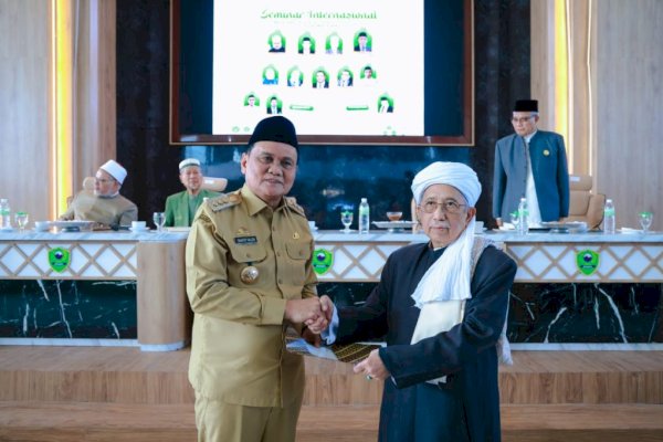 Bupati Barru Suardi Saleh diberi Gelar Dr.HC di Seminar Internasional