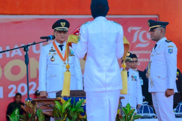 Upacara Penurunan Bendera Merah Putih Di Kabupaten Barru Berlangsung Khidmat